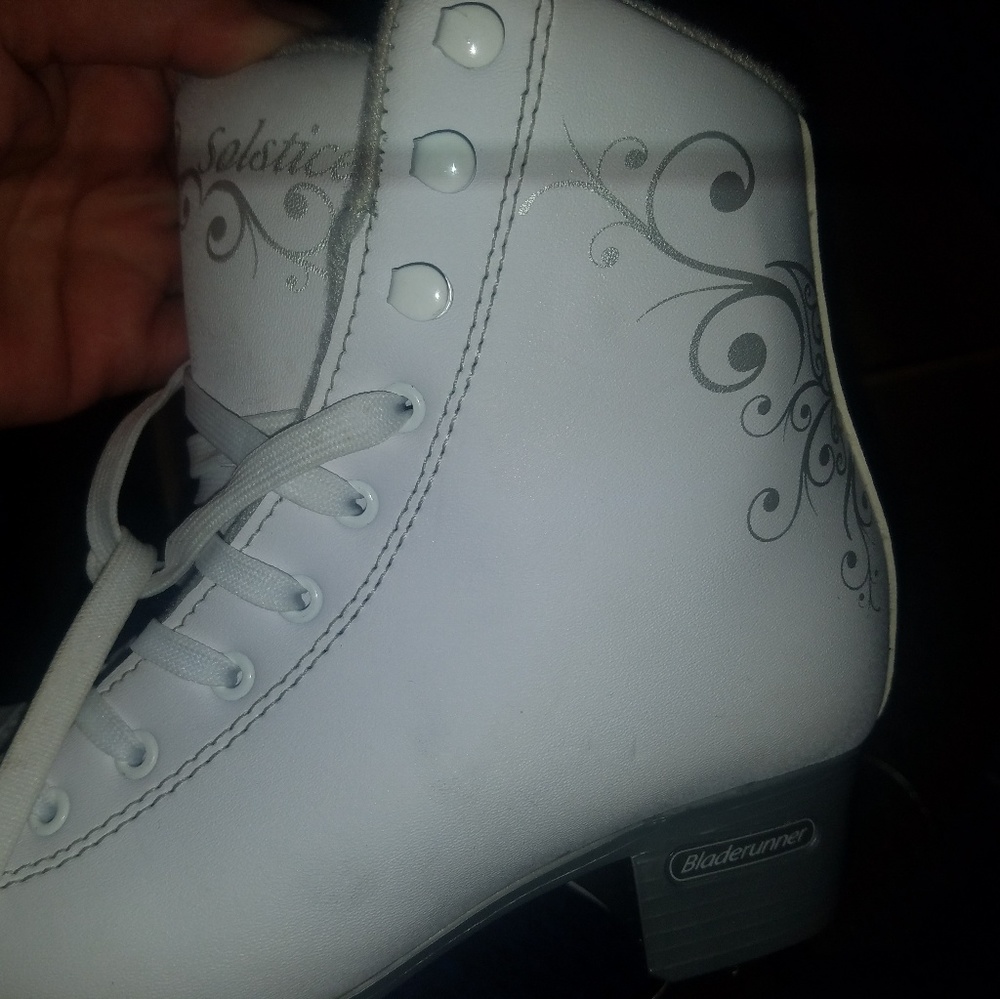 Ice Skates - Picture 2 of 7